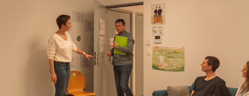 scène jouée par un comédien pour travailler une situation de communication professionnelle