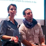 duo d’intervenants animant une causerie devant un public